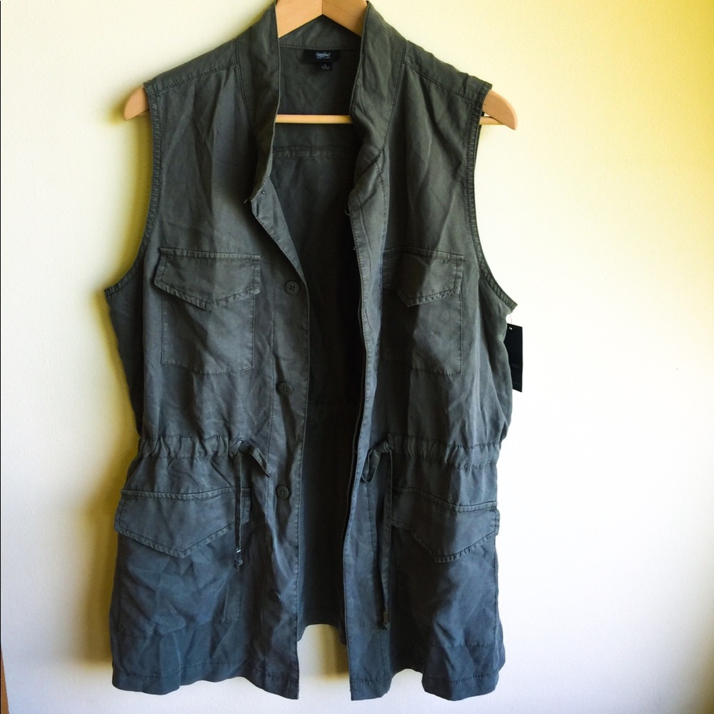 Green long vest NWT